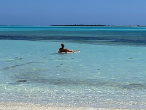 Beach nearby, beach towels - Pink Bikini Island Cottage with a dock on Black Sound (Green Turtle Cay)