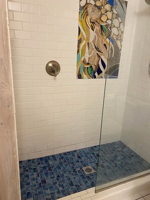 Shower, hair dryer, towels, soap - Pink Bikini Island Cottage with a dock on Black Sound (Green Turtle Cay)
