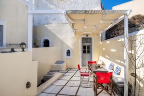Traditional Apartment | Terrace/patio - Day One Fira Mansion (Santorini)