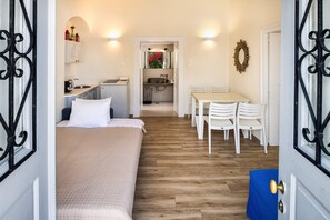 Living area - Day One Fira Mansion (Santorini)