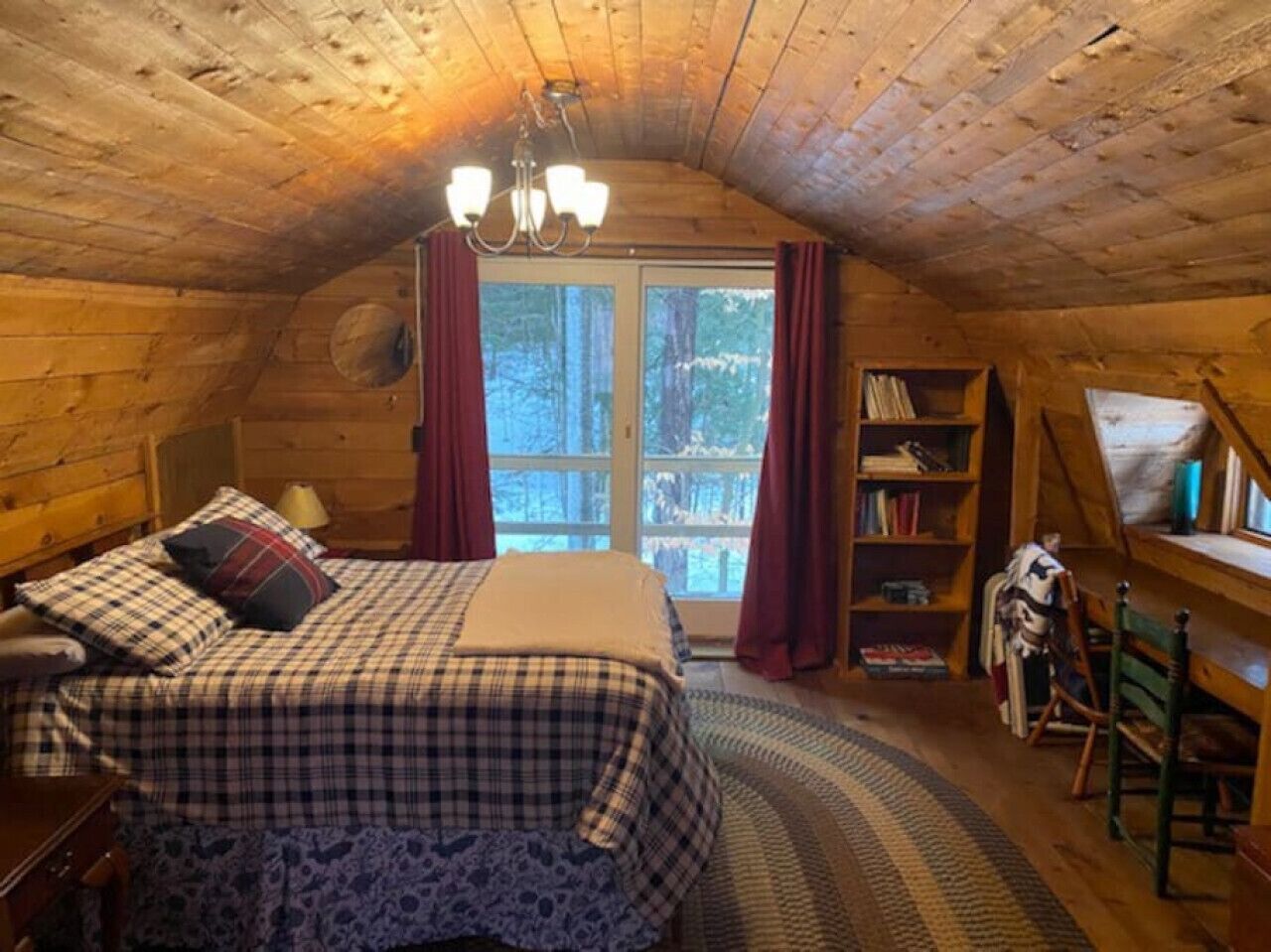 1 bedroom, desk, WiFi, bed sheets