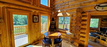 Lazy Bear Hideaway -Your Spacious Mountain Retreat! Sleeps 30