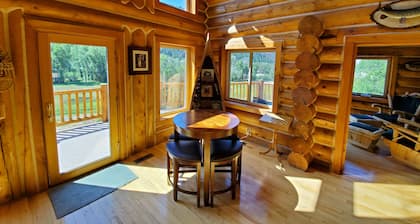 Lazy Bear Hideaway -Your Spacious Mountain Retreat! Sleeps 30