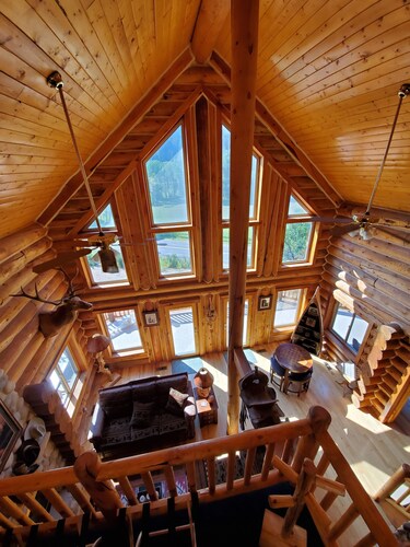 Lazy Bear Hideaway -Your Spacious Mountain Retreat! Sleeps 30