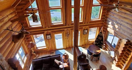 Lazy Bear Hideaway -Your Spacious Mountain Retreat! Sleeps 30