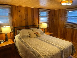 3 chambres, bureau, fer et planche à repasser, accès au Wi-Fi (inclus)