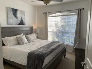 4 chambres, fer et planche à repasser, lit de bébé portatif, Wi-Fi