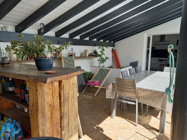 Outdoor dining