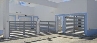 New villa very close to the beach, complete