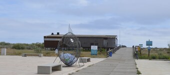 New villa very close to the beach, complete