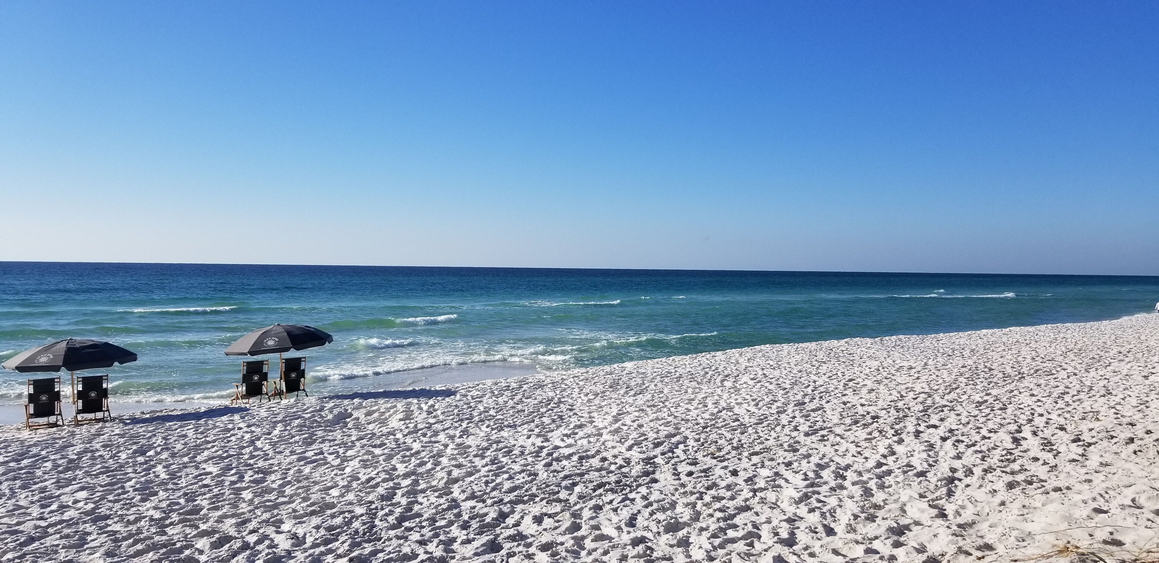 Beach nearby, sun loungers, beach towels
