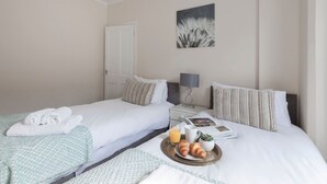 Apartment | 4 bedrooms, WiFi (free), bed sheets