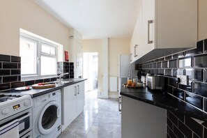 Leilighet | Eget kjøkken | Kjøleskap, mikrobølgeovn, ovn og kokeplater