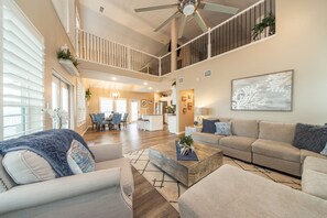 Smart TV, video games, stereo - Martinis & Bikinis, a beach front house with toes in the sand drink in the hand. (Freeport)