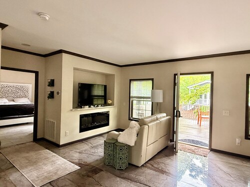 New Design getaway for couple large deck soaking tub w shower