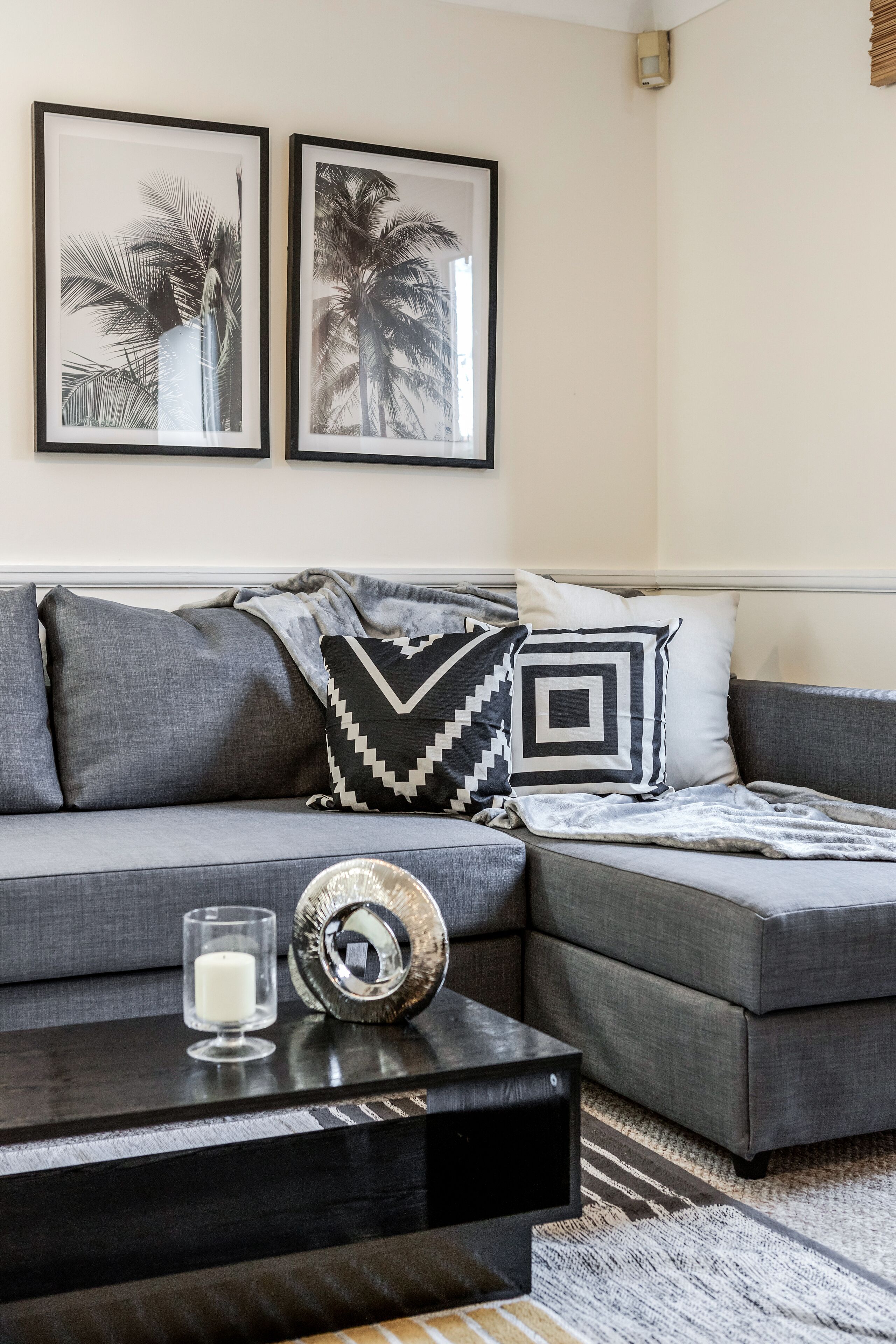 Apartment | Living area | 32-inch flat-screen TV with digital channels, TV