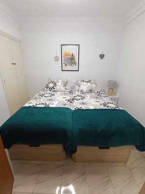 2 chambres, fer et planche à repasser, Wi-Fi gratuit, draps fournis