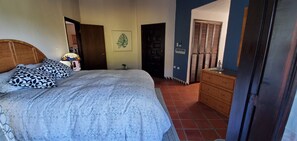 1 chambre, bureau, fer et planche à repasser, Wi-Fi gratuit