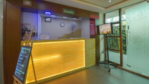 Reception - Hotel Raintr33 (Hyderabad)