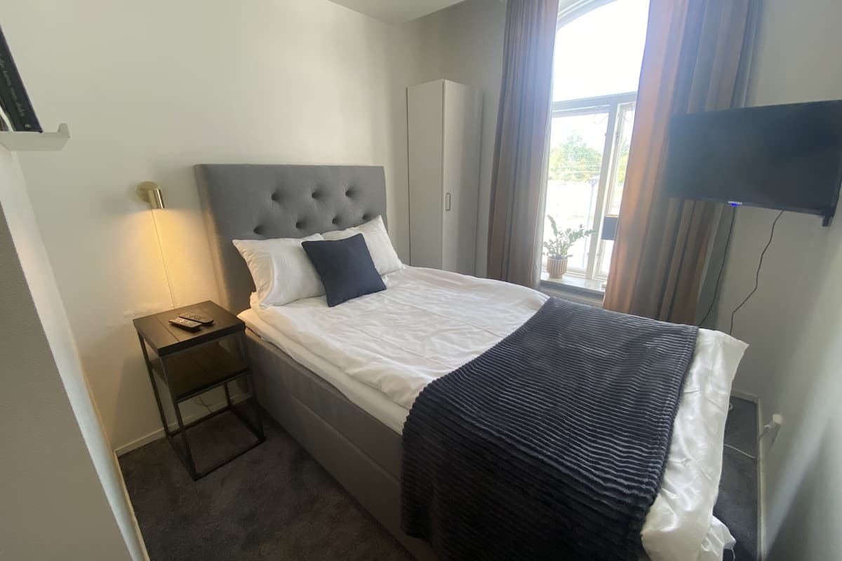 superior single room, 1 large twin bed (120cm) | premium bedding, individually decorated, individually furnished