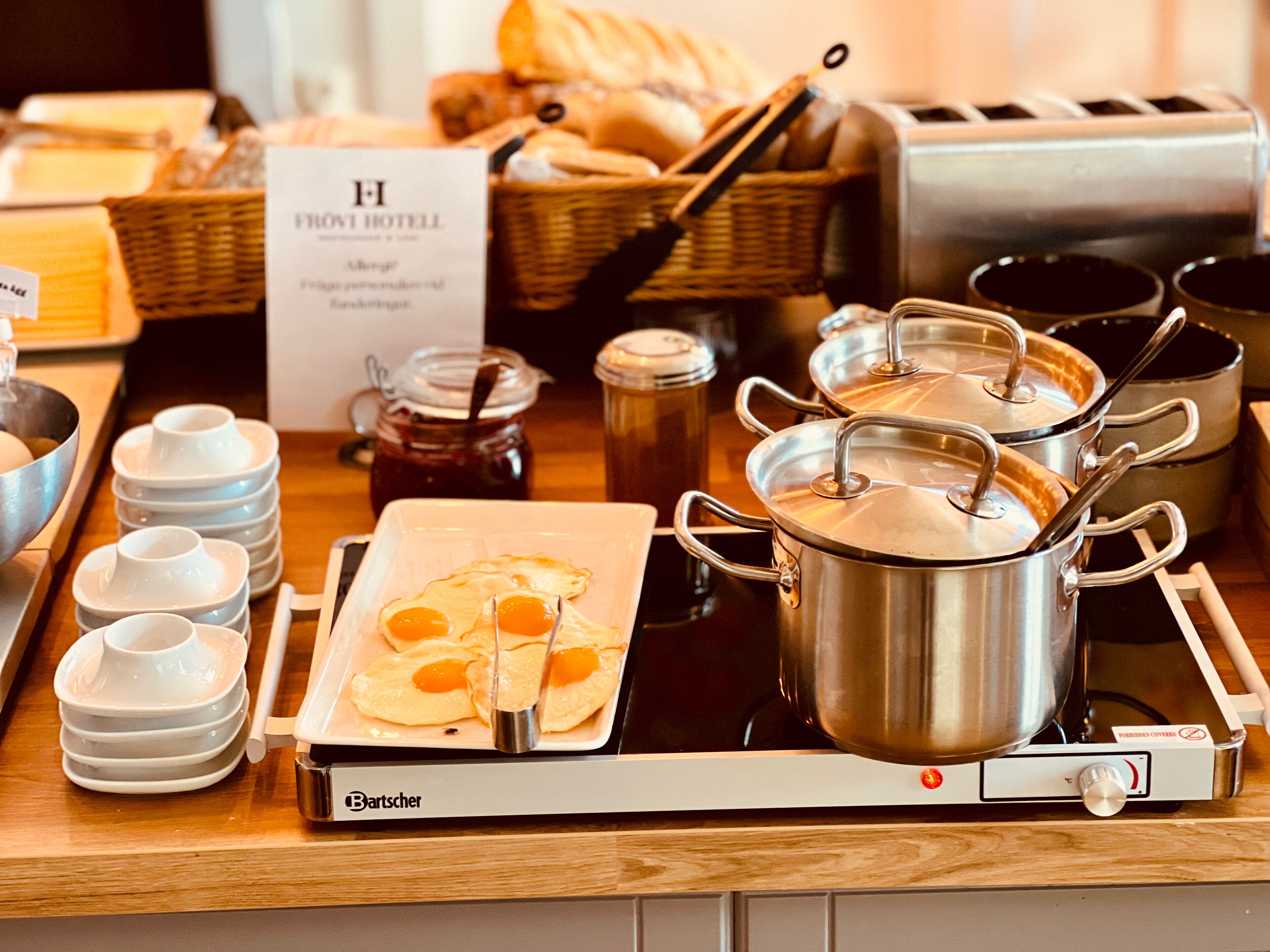 daily to-go breakfast (sek 50 per person)