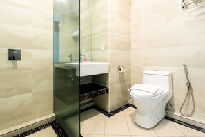 Bathroom - THE Reed Hotel Melaka Formerly E-red Hotel Melaka (Malacca City)