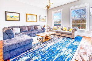 Deluxe Zen Suite 5 | Premium bedding, pillowtop beds, individually decorated