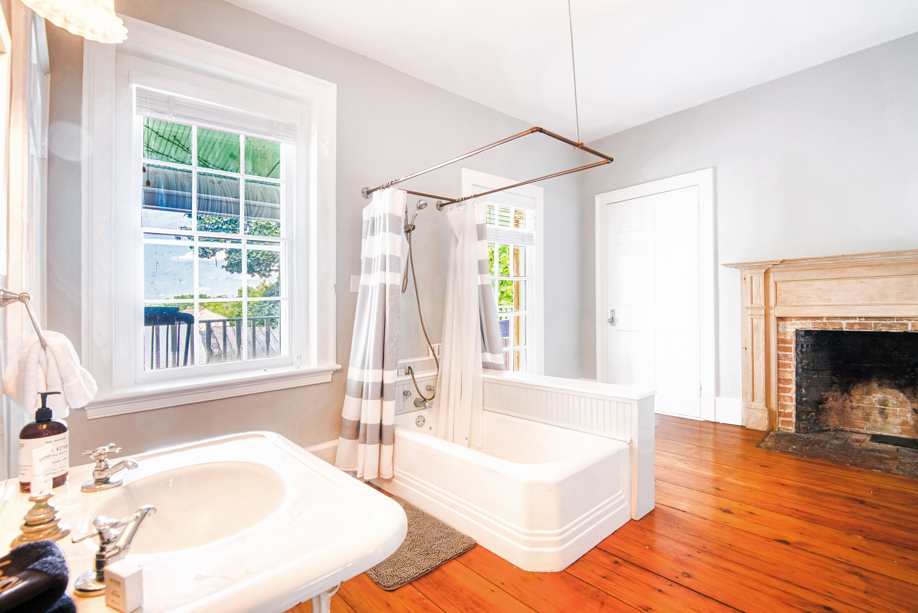 deluxe master suite 4 | bathroom | hair dryer, soap, shampoo, toilet paper