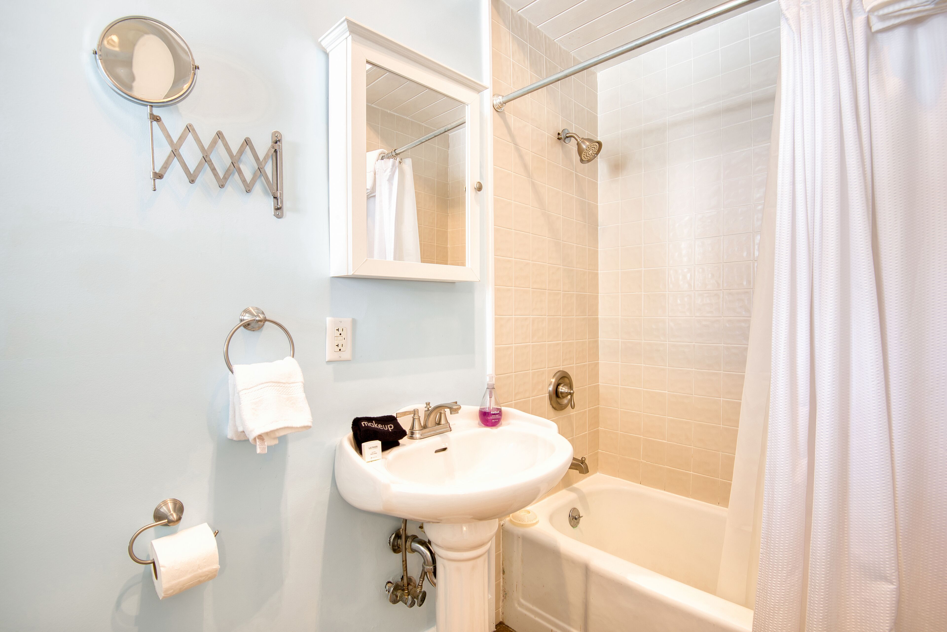 deluxe zen suite 5 | bathroom | hair dryer, soap, shampoo, toilet paper