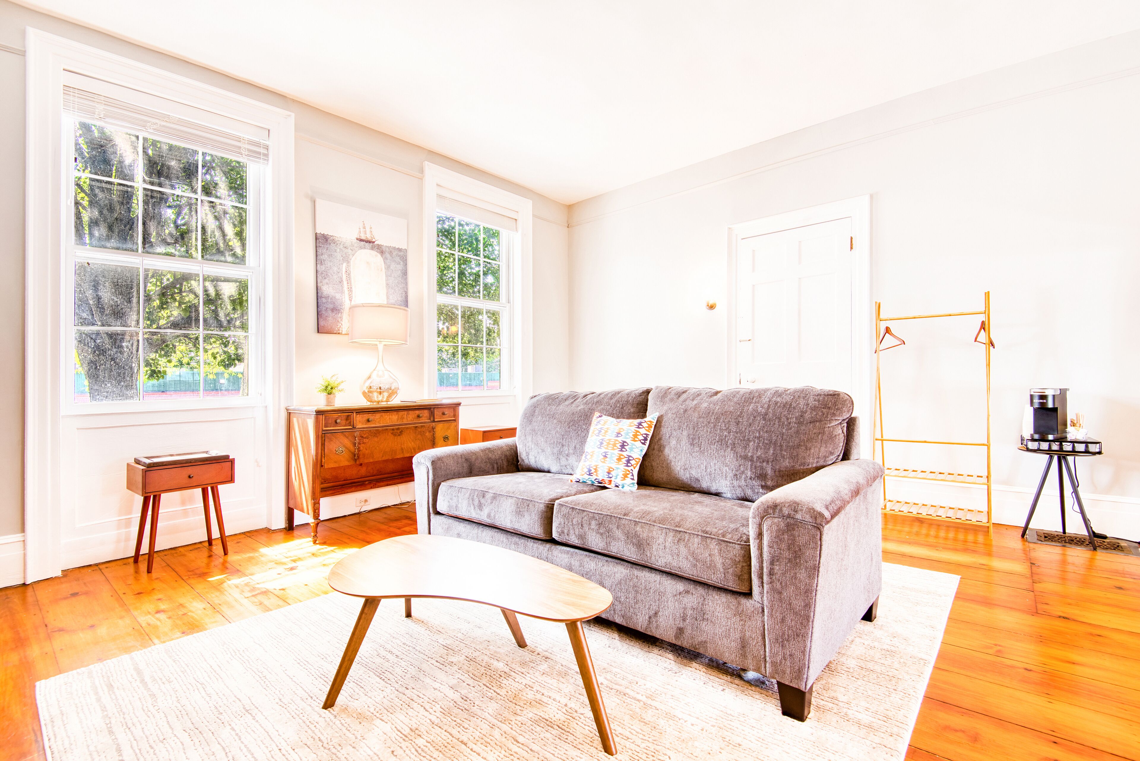 super deluxe suite 1 | living area | smart tv, netflix, hulu, streaming services