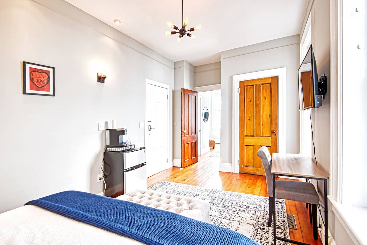 Deluxe 2 Bedroom Suite 2 | 2 bedrooms, premium bedding, pillowtop beds, individually decorated