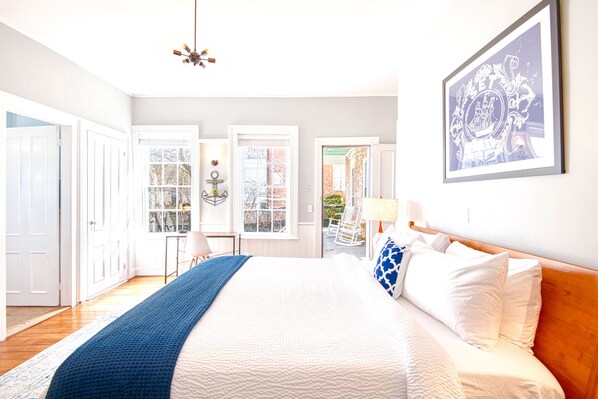 Deluxe Zen Suite 3 | Premium bedding, pillowtop beds, individually decorated - Hudson Mariner (Hudson)