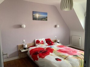 2 Schlafzimmer, Bügeleisen/Bügelbrett