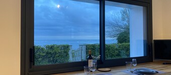 Maison “Les Pieds dans l’Eau”,large vue sur mer 20 m de la plage,wide Sea View 