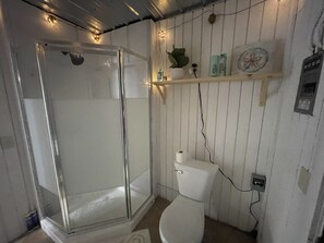 Shower, towels, toilet paper - Experience fall along the beautiful Chippewa River (Cornell)
