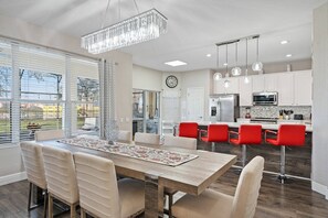 Dining - 6BR Fun in the Sun with FREE water park (Kissimmee)