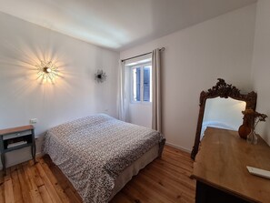 2 chambres, fer et planche à repasser, Wi-Fi gratuit, draps fournis