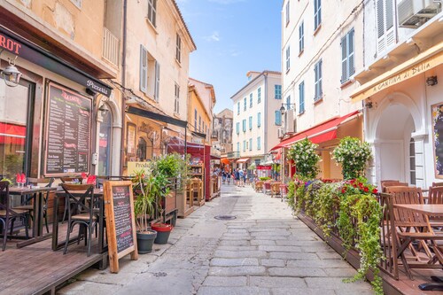 Calvin sydämessä duplex jalankulku kadun ja sataman välillä