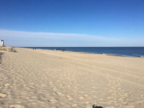 Beach nearby, sun-loungers, beach towels