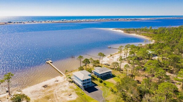 Una spiaggia nelle vicinanze