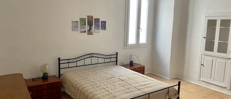 2 bedrooms, bed sheets