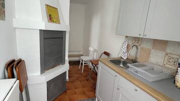 Four, plaque de cuisson, cafetiĂšre/bouilloire