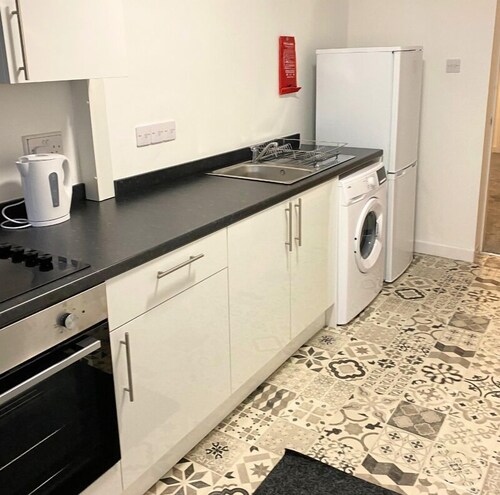 Modern 1 Bedroom Flat in St Helens – Ideal for Relocation or Work Trips