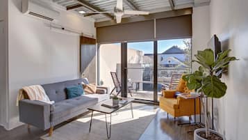 TV connectée, livres, vidéothÚque