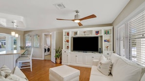 Ferienhaus (12179 Boat Shell Dr) | Wohnzimmer | Flachbildfernseher