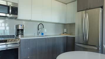 Fridge, microwave, oven, stovetop