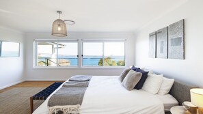 4 quartos, ferros/tábuas de passar roupa, acesso à internet