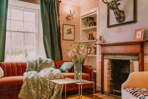 Smart-TV, peis og bøker