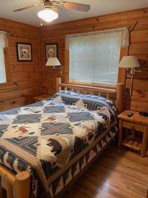 3 bedrooms, iron/ironing board, free WiFi, bed sheets - 5 Star Reviews! Very Clean!  (Warrens)