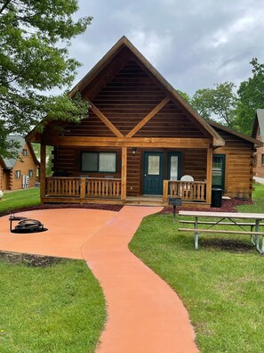 Outdoor dining - 5 Star Reviews! Very Clean!  (Warrens)